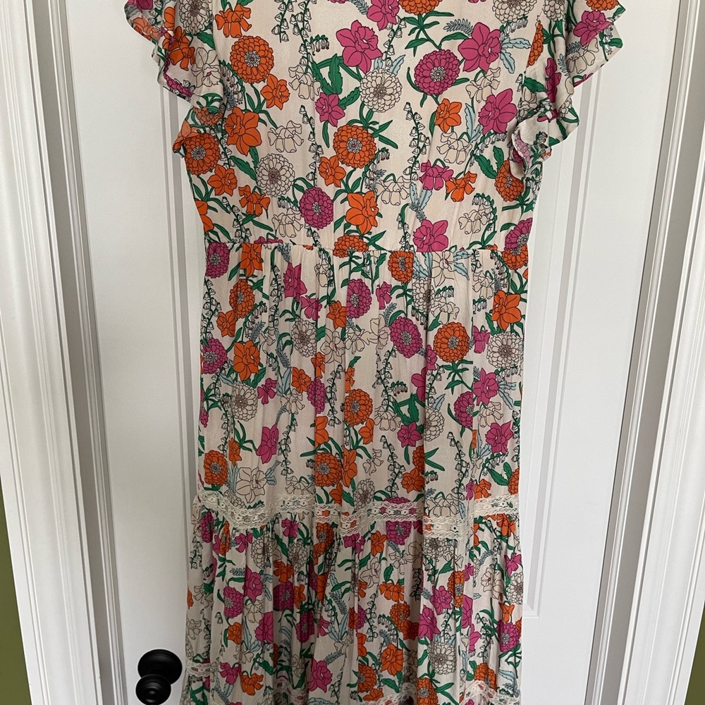 Floral V-Neck Maxi Dress - Picture 8 of 8